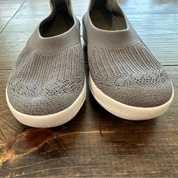 FitFlop Women's Metallic Pewter Uberknit Slip On Sneakers Size 7.5 GUC - Picture 4 of 8
